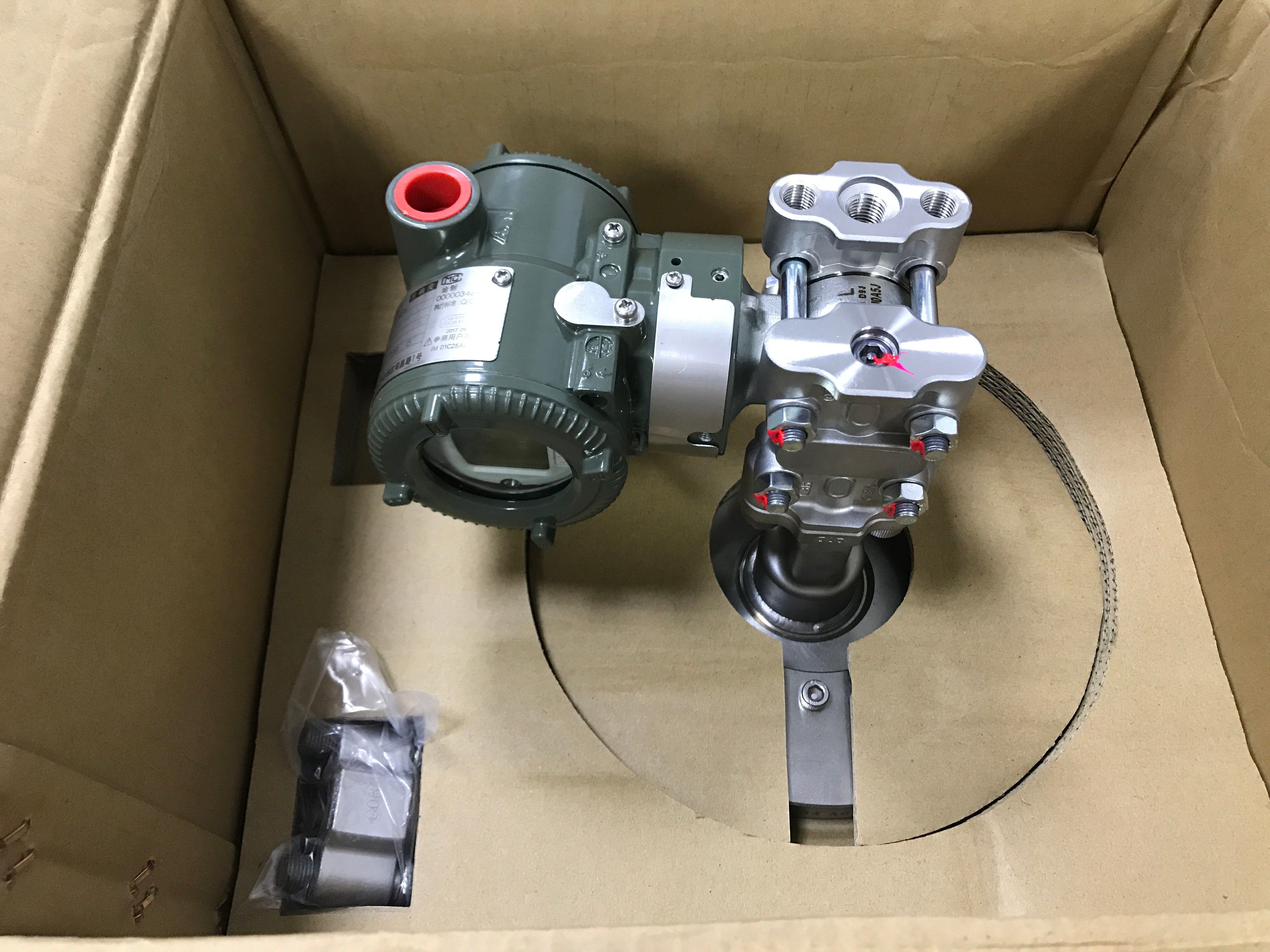 Yokogawa EJX130A Traditional-mount High Static Differential Pressure Transmitter.